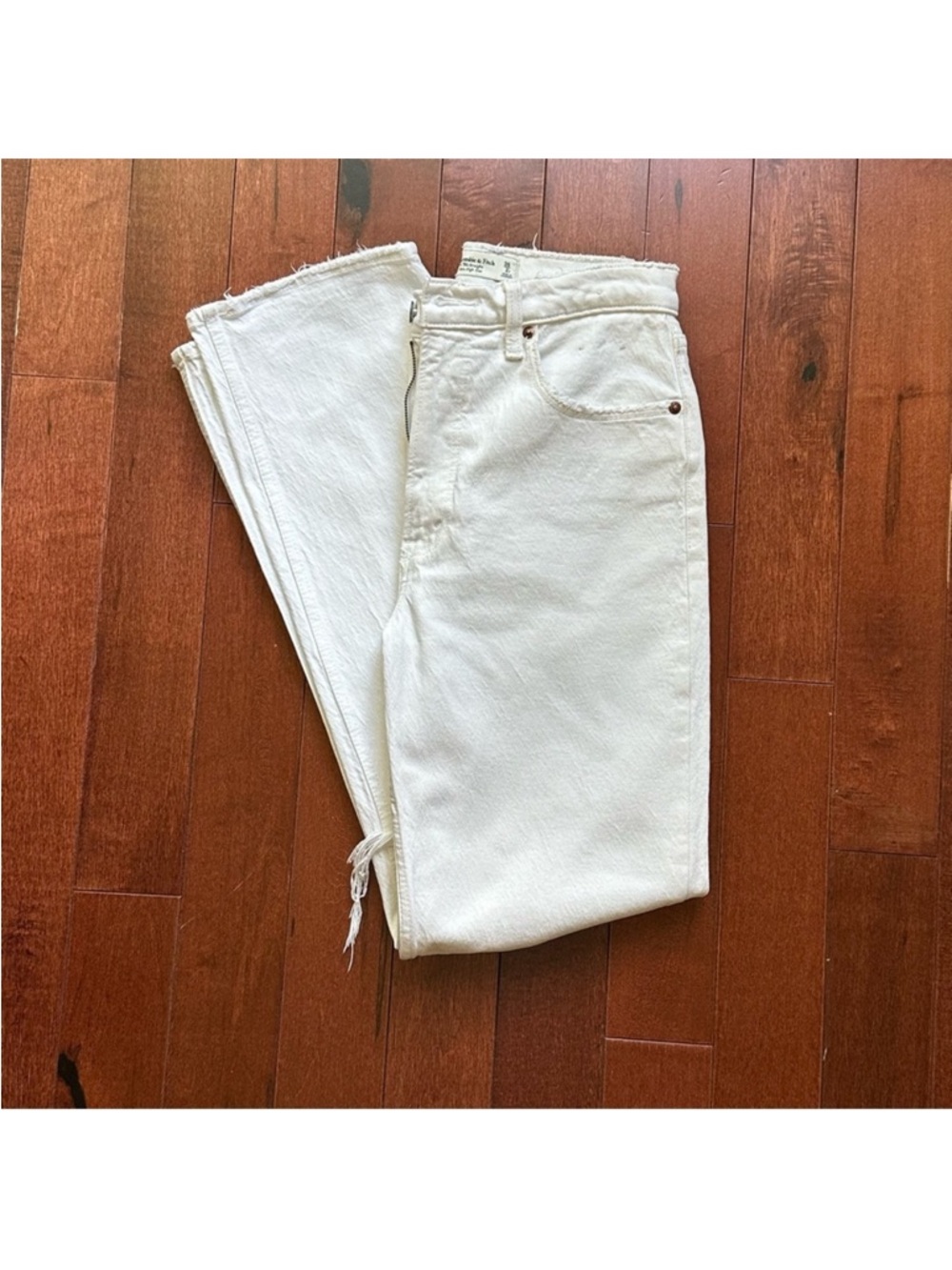 Abercrombie & Fitch White Straight-Leg Ripped Jeans - Picture 9 of 9